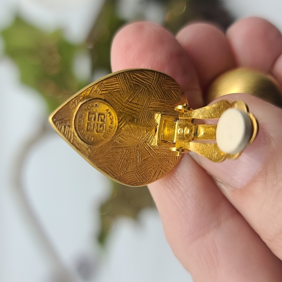 Circa 1980's-90's Givenchy Bushed Gold Clip-on Earrings- Leaves With Dangles 👑 - Picture 7 of 10